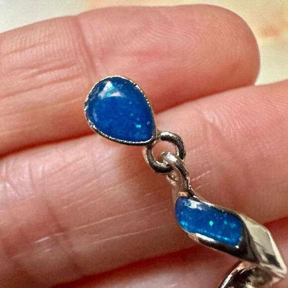 Silver tone swirl blue inlay earrings - Picture 4 of 7